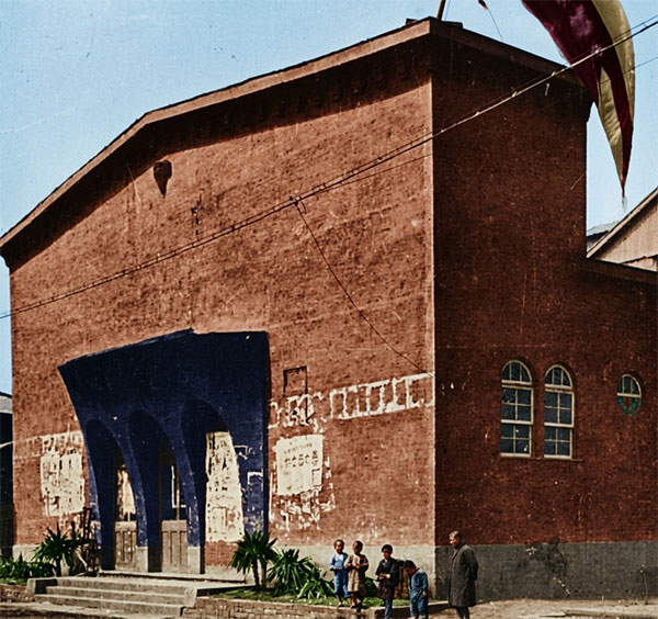 大正時代らしいモダンな建築の築地小劇場